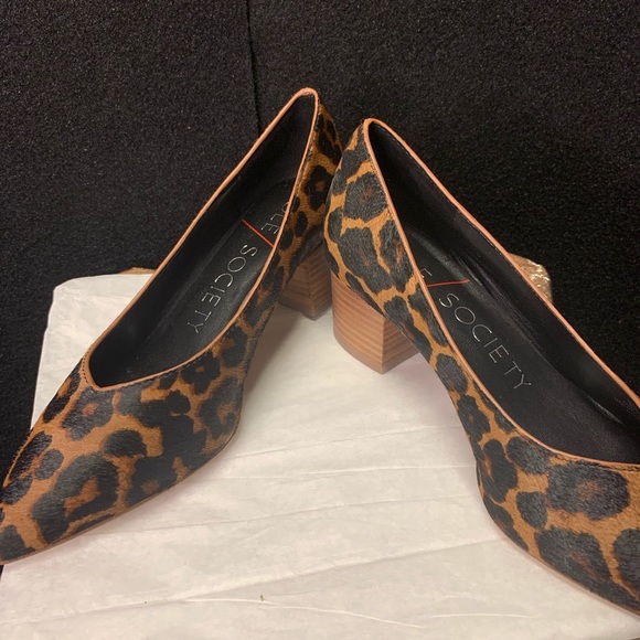 Kerah Pointed Toe Pump
SOLE SOCIETY - Picture 13 of 15